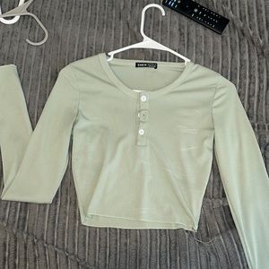 green long sleeve cropped